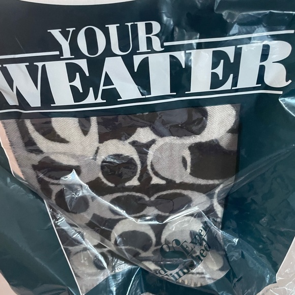 Coach Scarf Wool - Picture 5 of 6